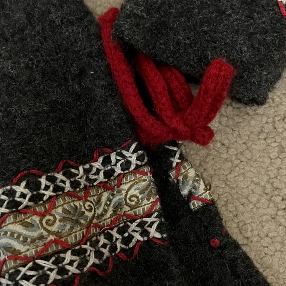 100% Wool Hooded Sweater, thumb holes, side slits, embroidered, xs/s, BDG UO - Picture 4 of 7